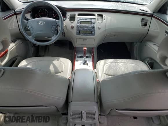 2008 Hyundai Azera Limited с VIN KMHFC46F88A253833, выставлен на аукционе Copart как лот 54933435 с пробегом 66 880 миль миль и Списание • Salvage title. История ставок и продаж доступна на DreamBid. Изображение 8.