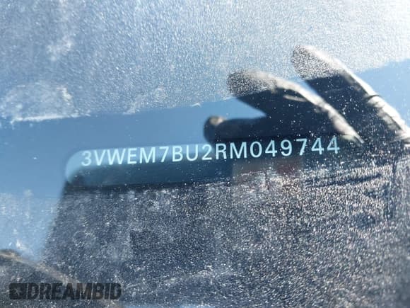 ✅ 2024 Volkswagen Jetta SE • VIN: 3VWEM7BU2RM049744 • Lot: 43810031. Wystawiony na IAAI z przebiegiem 29 107 mil. Bezpłatny archiwum sprzedaży aukcyjnych z USA i szczegółowy raport historii pojazdu na DreamBid. Zdjęcie 9.