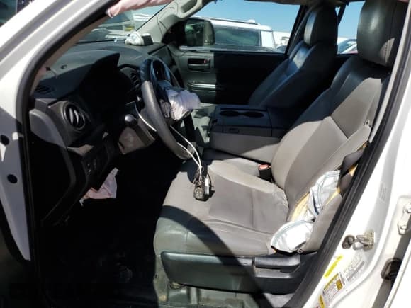 ✅ 2017 Toyota Tundra SR • VIN: 5TFRM5F11HX113595 • Lot: 86628155. Listed on Copart with 85,899 mi. Free auction sales archive from the USA and detailed vehicle history report at DreamBid. Image 7.