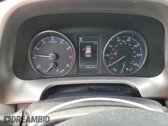 ✅ 2018 Toyota RAV4 XLE • VIN: JTMRFREV9JJ176331 • Лот: 70904065. Опубликован ранее на Copart с пробегом 109 638 миль. Бесплатный доступ к архиву аукционных продаж из США и подробный отчёт об истории автомобиля на DreamBid. Изображение 9.