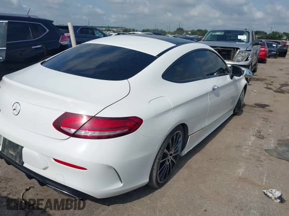 ✅ 2019 Mercedes-Benz C 300 • VIN: WDDWJ8DB1KF846175 • Lot: 42397729. Listed on IAAI with 89,461 mi. Free auction sales archive from the USA and detailed vehicle history report at DreamBid. Image 4.
