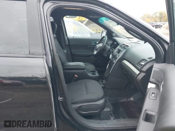 ✅ 2015 Ford Police Interceptor Utility • VIN: 1FM5K8AR7FGB32390 • Lot: 43539945. Listed on IAAI with 139,951 mi. Free auction sales archive from the USA and detailed vehicle history report at DreamBid. Image 5.