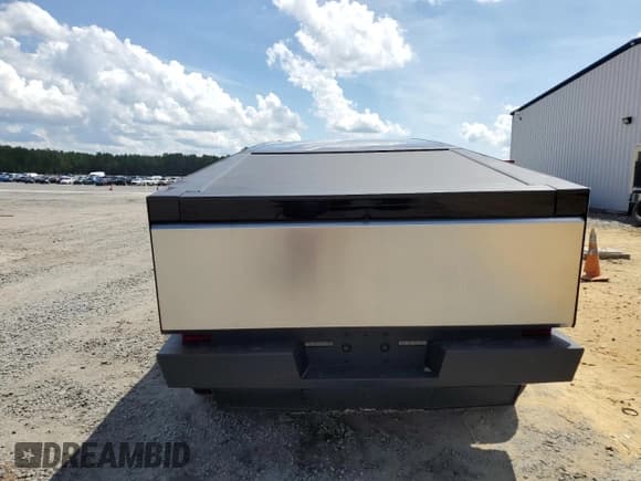 ✅ 2024 Tesla Cybertruck • VIN: 7G2CEHEDXRA015316 • Лот: 64463034. Опубликован ранее на Copart с пробегом 1 818 миль. Бесплатный доступ к архиву аукционных продаж из США и подробный отчёт об истории автомобиля на DreamBid. Изображение 6.