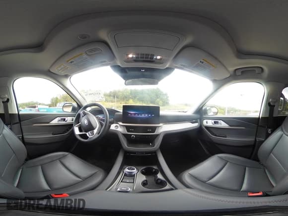 ✅ 2025 Ford Explorer Active • VIN: 1FMUK8DHXSGA70668 • Lot: 43329976. Listed on IAAI with 6,294 mi. Free auction sales archive from the USA and detailed vehicle history report at DreamBid. Image 21.