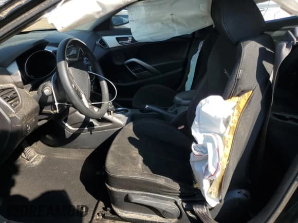 ✅ 2016 Hyundai Veloster • VIN: KMHTC6AD3GU252574 • Lot: 74655294. Wystawiony na Copart z przebiegiem 87 622 mil. Bezpłatny archiwum sprzedaży aukcyjnych z USA i szczegółowy raport historii pojazdu na DreamBid. Zdjęcie 7.