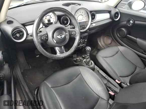 2013 MINI Hardtop with VIN WMWSU3C53DT549327, listed as a Copart auction lot 62546875 with 95,249 mi miles and Clean title. Bid and sale history available at DreamBid. Image 8.