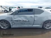 ✅ 2013 Scion tC • VIN: JTKJF5C70D3056557 • Lot: 43711854. Wystawiony na IAAI z przebiegiem 132 546 mil. Bezpłatny archiwum sprzedaży aukcyjnych z USA i szczegółowy raport historii pojazdu na DreamBid. Zdjęcie 14.