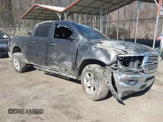 2019 Ram 1500 Big Horn z VIN 1C6RRFFG7KN755373, wystawiony jako IAAI lot #41764161 z przebiegiem 116 804 mil mil oraz . Historia ofert i sprzedaży dostępna na DreamBid. Obrazek 1.