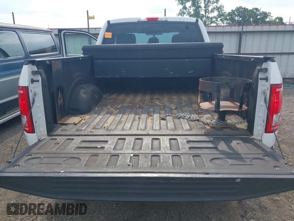 ✅ 2017 Ford F-150 XL • VIN: 1FTFX1EF3HKC75998 • Lot: 42391371. Listed on IAAI with 168,980 mi. Free auction sales archive from the USA and detailed vehicle history report at DreamBid. Image 17.