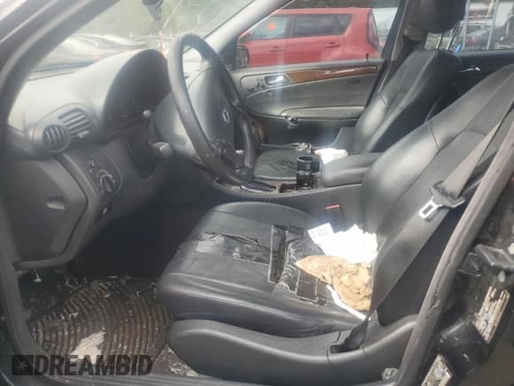 ✅ 2001 Mercedes-Benz C 230/260/280/320 • VIN: WDBRF61J71F072892 • Лот: 85146495. Опубликован ранее на Copart с пробегом Не указан. Бесплатный доступ к архиву аукционных продаж из США и подробный отчёт об истории автомобиля на DreamBid. Изображение 7.