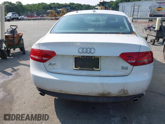 ✅ 2010 Audi A5 Prestige • VIN: WAUVKAFR9AA036757 • Lot: 42379915. Listed on IAAI with 237,283 mi. Free auction sales archive from the USA and detailed vehicle history report at DreamBid. Image 16.