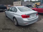 ✅ 2017 BMW 3 Series 320i xDrive • VIN: WBA8E5G30HNU45349 • Lot: 43776957. Wystawiony na IAAI z przebiegiem 84 130 mil. Bezpłatny archiwum sprzedaży aukcyjnych z USA i szczegółowy raport historii pojazdu na DreamBid. Zdjęcie 3.