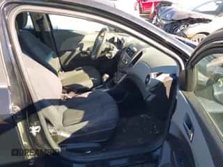 2012 Chevrolet Sonic LT с VIN 1G1JC6SH6C4153294, выставлен на аукционе IAAI как лот 43456760 с пробегом 130 373 миль миль и . История ставок и продаж доступна на DreamBid. Изображение 5.