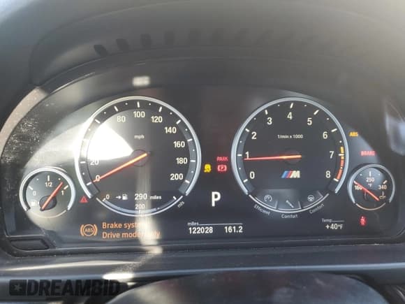 ✅ 2013 BMW M5 • VIN: WBSFV9C59DD096273 • Lot: 84923264. Wystawiony na Copart z przebiegiem 122 028 mil. Bezpłatny archiwum sprzedaży aukcyjnych z USA i szczegółowy raport historii pojazdu na DreamBid. Zdjęcie 9.