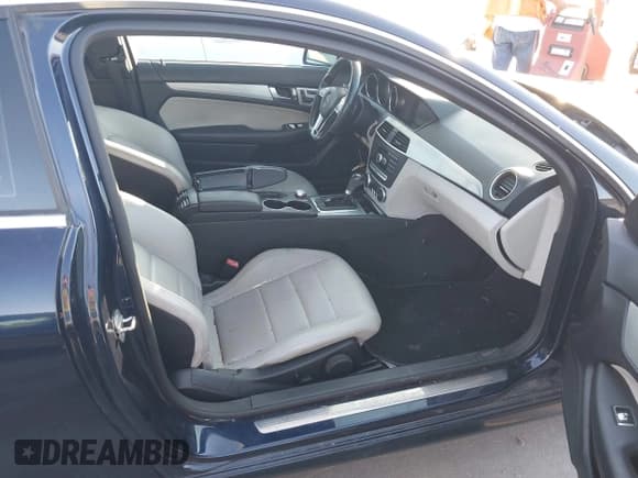 ✅ 2012 Mercedes-Benz C 250 • VIN: WDDGJ4HB1CF805053 • Lot: 43423501. Listed on IAAI with 174,362 mi. Free auction sales archive from the USA and detailed vehicle history report at DreamBid. Image 5.