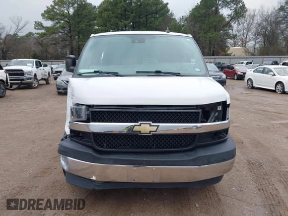 ✅ 2020 Chevrolet Express Passenger LT • VIN: 1GAZGPFG4L1121251 • Lot: 41306415. Wystawiony na IAAI z przebiegiem 77 060 mil. Bezpłatny archiwum sprzedaży aukcyjnych z USA i szczegółowy raport historii pojazdu na DreamBid. Zdjęcie 13.