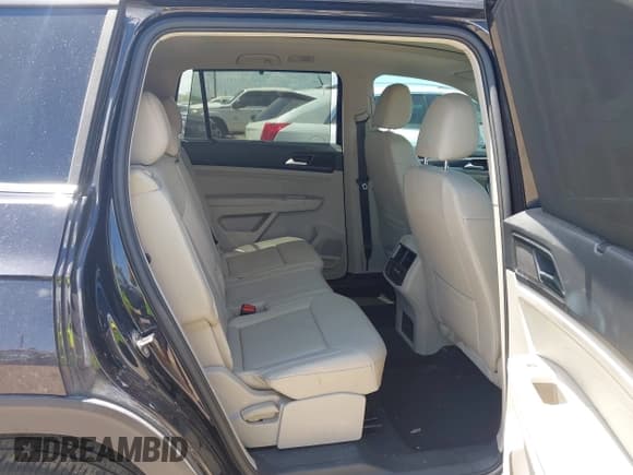 ✅ 2022 Volkswagen Atlas SEL R-Line • VIN: 1V2AR2CA6NC512991 • Lot: 42788320. Listed on IAAI with 78,605 mi. Free auction sales archive from the USA and detailed vehicle history report at DreamBid. Image 8.