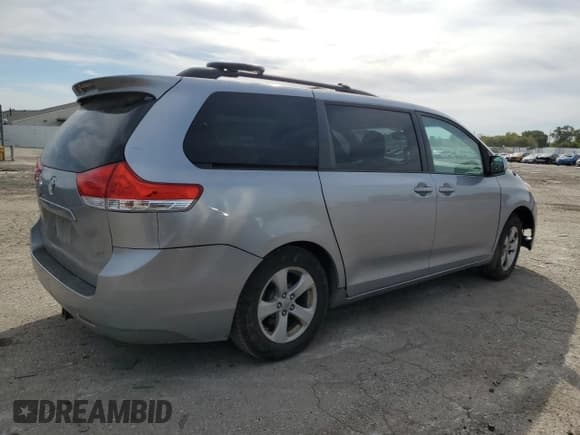 ✅ 2012 Toyota Sienna LE • VIN: 5TDKK3DC1CS222654 • Lot: 81934085. Listed on Copart with 194,976 mi. Free auction sales archive from the USA and detailed vehicle history report at DreamBid. Image 3.