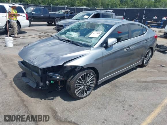 2018 Hyundai Elantra Sport с VIN KMHD04LB8JU596762, выставлен на аукционе IAAI как лот 42775694 с пробегом 142 256 миль миль и . История ставок и продаж доступна на DreamBid. Изображение 18.