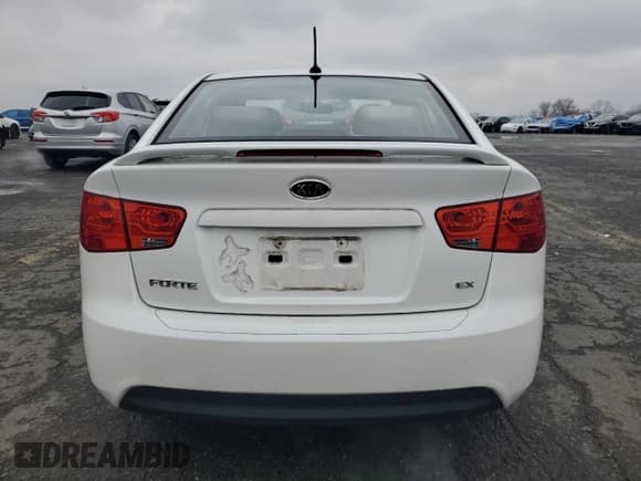 ✅ 2013 Kia Forte EX • VIN: KNAFU4A25D5671305 • Lot: 92894875. Wystawiony na Copart z przebiegiem 79 805 mil. Bezpłatny archiwum sprzedaży aukcyjnych z USA i szczegółowy raport historii pojazdu na DreamBid. Zdjęcie 6.