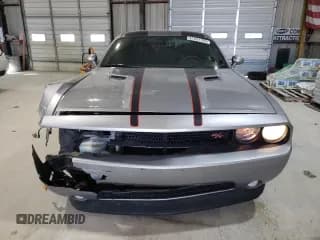 ✅ 2014 Dodge Challenger R/T Classic • VIN: 2C3CDYBT1EH143263 • Lot: 81531194. Wystawiony na Copart z przebiegiem 120 830 mil. Bezpłatny archiwum sprzedaży aukcyjnych z USA i szczegółowy raport historii pojazdu na DreamBid. Zdjęcie 5.