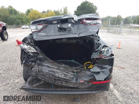 ✅ 2017 Hyundai Elantra Value Edition • VIN: 5NPD84LFXHH186274 • Lot: 43286420. Listed on IAAI with 70,936 mi. Free auction sales archive from the USA and detailed vehicle history report at DreamBid. Image 16.