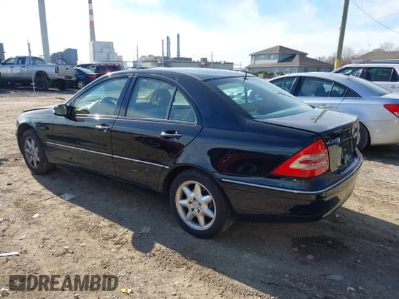 ✅ 2002 Mercedes-Benz C 230/260/280/320 • VIN: WDBRF61J42F179299 • Lot: 40746971. Wystawiony na IAAI z przebiegiem 110 494 mil. Bezpłatny archiwum sprzedaży aukcyjnych z USA i szczegółowy raport historii pojazdu na DreamBid. Zdjęcie 3.