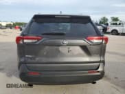 ✅ 2022 Toyota RAV4 XLE • VIN: 2T3W1RFV4NW192072 • Lot: 80070425. Wystawiony na Copart z przebiegiem 64 113 mil. Bezpłatny archiwum sprzedaży aukcyjnych z USA i szczegółowy raport historii pojazdu na DreamBid. Zdjęcie 6.