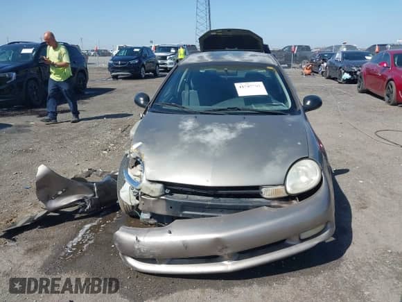 2000 Dodge Neon Highline z VIN 1B3ES46C7YD764572, wystawiony jako IAAI lot #41787703 z przebiegiem 204 657 mil mil oraz . Historia ofert i sprzedaży dostępna na DreamBid. Obrazek 12.