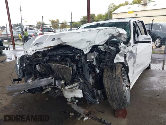 ✅ 2014 Mercedes-Benz E 350 Sport • VIN: WDDHF5KB2EB056990 • Lot: 43713162. Listed on IAAI with Not provided. Free auction sales archive from the USA and detailed vehicle history report at DreamBid. Image 6.