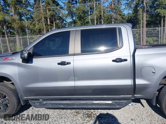 ✅ 2019 Chevrolet Silverado 1500 LT Trail Boss • VIN: 3GCPYFEDXKG202543 • Lot: 42712292. Wystawiony na IAAI z przebiegiem 125 697 mil. Bezpłatny archiwum sprzedaży aukcyjnych z USA i szczegółowy raport historii pojazdu na DreamBid. Zdjęcie 15.