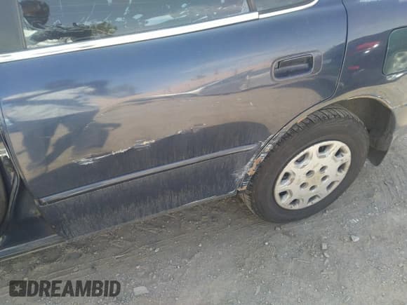 ✅ 1995 Toyota Camry LE • VIN: JT2SK12E8S0323032 • Lot: 32940318. Wystawiony na IAAI z przebiegiem 244 816 mil. Bezpłatny archiwum sprzedaży aukcyjnych z USA i szczegółowy raport historii pojazdu na DreamBid. Zdjęcie 6.