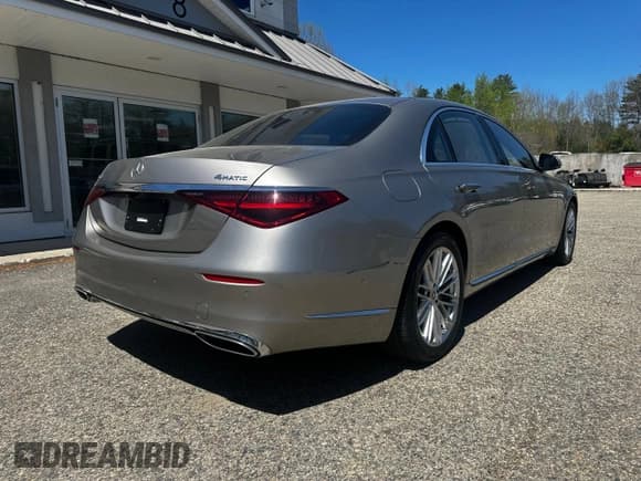 ✅ 2021 Mercedes-Benz S 580 • VIN: W1K6G7GB5MA038965 • Lot: 55501585. Wystawiony na Copart z przebiegiem 90 055 mil. Bezpłatny archiwum sprzedaży aukcyjnych z USA i szczegółowy raport historii pojazdu na DreamBid. Zdjęcie 4.