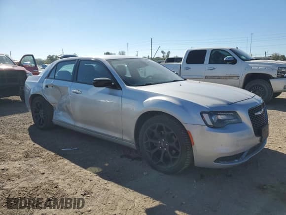✅ 2019 Chrysler 300 Touring • VIN: 2C3CCAAG3KH733362 • Lot: 89728885. Wystawiony na Copart z przebiegiem 118 532 mil. Bezpłatny archiwum sprzedaży aukcyjnych z USA i szczegółowy raport historii pojazdu na DreamBid. Zdjęcie 4.