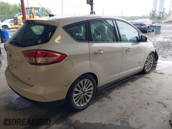 ✅ 2017 Ford C-Max SE • VIN: 1FADP5EU2HL106844 • Lot: 42064122. Wystawiony na IAAI z przebiegiem 86 850 mil. Bezpłatny archiwum sprzedaży aukcyjnych z USA i szczegółowy raport historii pojazdu na DreamBid. Zdjęcie 4.