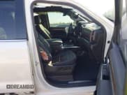 ✅ 2025 Chevrolet Silverado 1500 High Country • VIN: 1GCUKJEL7SZ110059 • Лот: 43449624. Опубликован ранее на IAAI с пробегом 20 466 миль. Бесплатный доступ к архиву аукционных продаж из США и подробный отчёт об истории автомобиля на DreamBid. Изображение 5.