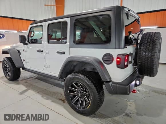 ✅ 2023 Jeep Wrangler Rubicon • VIN: 1C4HJXFG7PW560702 • Lot: 95872145. Wystawiony na Copart z przebiegiem 33 860 mil. Bezpłatny archiwum sprzedaży aukcyjnych z USA i szczegółowy raport historii pojazdu na DreamBid. Zdjęcie 2.