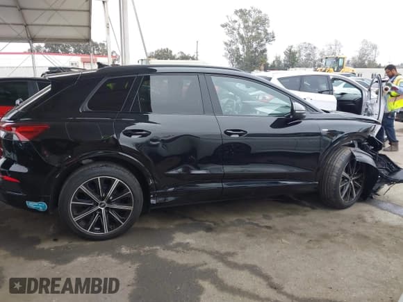 ✅ 2022 Audi Q4 e-tron Prestige • VIN: WA1M2BFZ8NP054541 • Lot: 42174760. Listed on IAAI with 21,515 mi. Free auction sales archive from the USA and detailed vehicle history report at DreamBid. Image 14.