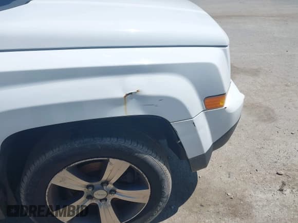 ✅ 2016 Jeep Patriot High Altitude • VIN: 1C4NJRFB8GD707642 • Lot: 42324960. Wystawiony na IAAI z przebiegiem 176 344 mil. Bezpłatny archiwum sprzedaży aukcyjnych z USA i szczegółowy raport historii pojazdu na DreamBid. Zdjęcie 6.