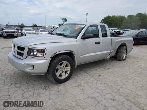 2009 Dodge Dakota Bighorn/Lonestar z VIN 1D7HE32K69S714842, wystawiony jako Copart lot #60810424 z przebiegiem 237 408 mil mil oraz Szkoda całkowita • Salvage title. Historia ofert i sprzedaży dostępna na DreamBid. Obrazek 1.