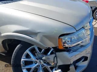 ✅ 2017 Ford Expedition Limited • VIN: 1FMJU1KT6HEA30152 • Lot: 43504444. Wystawiony na IAAI z przebiegiem 101 723 mil. Bezpłatny archiwum sprzedaży aukcyjnych z USA i szczegółowy raport historii pojazdu na DreamBid. Zdjęcie 6.