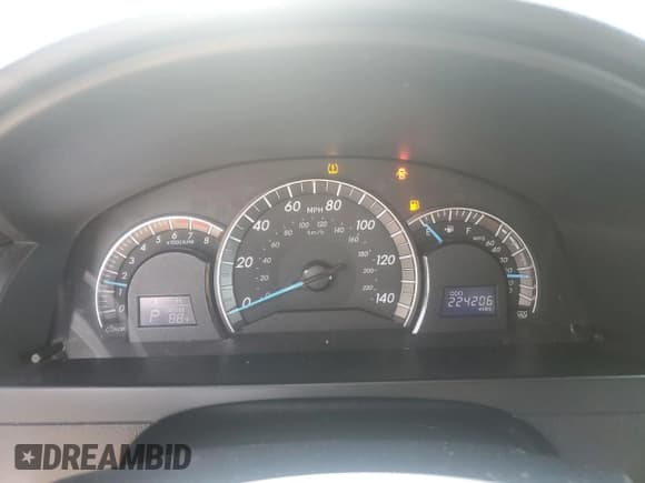 ✅ 2014 Toyota Camry SE • VIN: 4T1BF1FK9EU747744 • Lot: 84764235. Wystawiony na Copart z przebiegiem 224 206 mil. Bezpłatny archiwum sprzedaży aukcyjnych z USA i szczegółowy raport historii pojazdu na DreamBid. Zdjęcie 9.