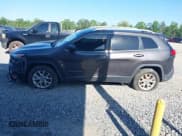 ✅ 2018 Jeep Cherokee Latitude Plus • VIN: 1C4PJMLB1JD532917 • Лот: 41992641. Опубликован ранее на IAAI с пробегом 143 786 миль. Бесплатный доступ к архиву аукционных продаж из США и подробный отчёт об истории автомобиля на DreamBid. Изображение 14.