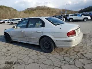 2002 Hyundai Sonata с VIN KMHWF25S32A581260, выставлен на аукционе Copart как лот 47229145 с пробегом 121 552 миль миль и Списание • Salvage title. История ставок и продаж доступна на DreamBid. Изображение 2.