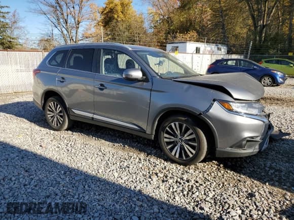 ✅ 2020 Mitsubishi Outlander ES • VIN: JA4AZ3A35LZ020582 • Lot: 82723505. Listed on Copart with Not provided. Free auction sales archive from the USA and detailed vehicle history report at DreamBid. Image 4.