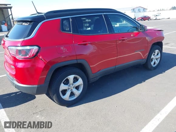 ✅ 2018 Jeep Compass Latitude • VIN: 3C4NJDBB5JT127730 • Lot: 41701871. Wystawiony na IAAI z przebiegiem 136 544 mil. Bezpłatny archiwum sprzedaży aukcyjnych z USA i szczegółowy raport historii pojazdu na DreamBid. Zdjęcie 4.