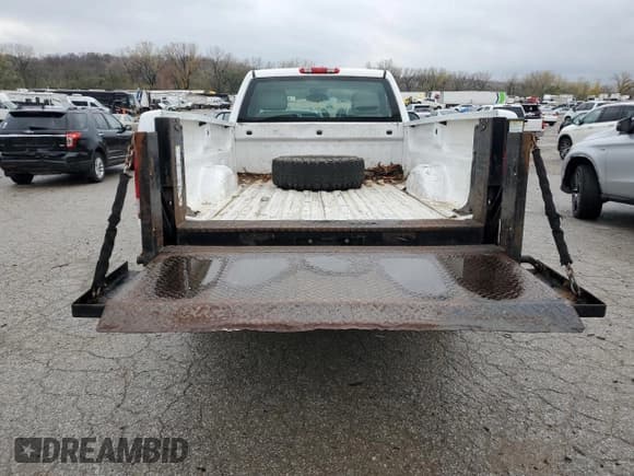 ✅ 2009 GMC Sierra 1500 • VIN: 1GTHC44K79E142956 • Лот: 80669944. Опубликован ранее на Copart с пробегом 309 022 миль. Бесплатный доступ к архиву аукционных продаж из США и подробный отчёт об истории автомобиля на DreamBid. Изображение 6.