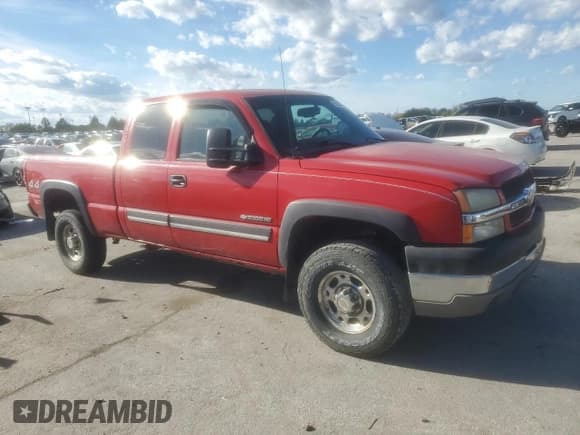 ✅ 2004 Chevrolet Silverado 2500HD LS • VIN: 1GCHK29U24E111656 • Lot: 90936125. Wystawiony na Copart z przebiegiem 196 065 mil. Bezpłatny archiwum sprzedaży aukcyjnych z USA i szczegółowy raport historii pojazdu na DreamBid. Zdjęcie 4.