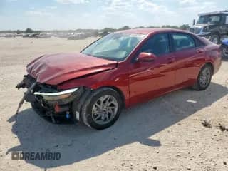 ✅ 2024 Hyundai Elantra SEL • VIN: KMHLM4DG9RU657591 • Лот: 84302865. Размещён на Copart с пробегом 61 211 миль миль. Получите бесплатный доступ к архиву аукционных продаж из США и посмотрите подробный отчёт об истории автомобиля на DreamBid. Изображение 1.