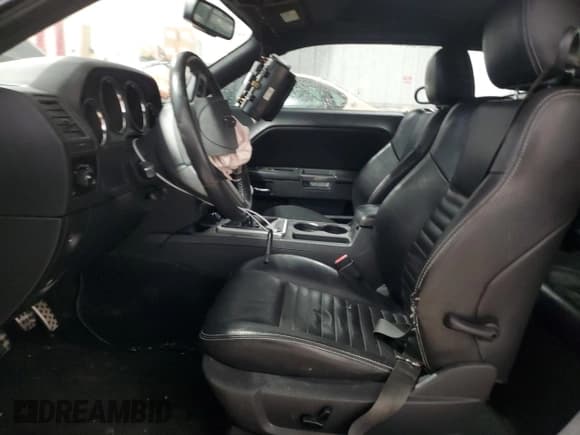 ✅ 2009 Dodge Challenger R/T • VIN: 2B3LJ54T99H526519 • Lot: 81138454. Wystawiony na Copart z przebiegiem 64 679 mil. Bezpłatny archiwum sprzedaży aukcyjnych z USA i szczegółowy raport historii pojazdu na DreamBid. Zdjęcie 7.